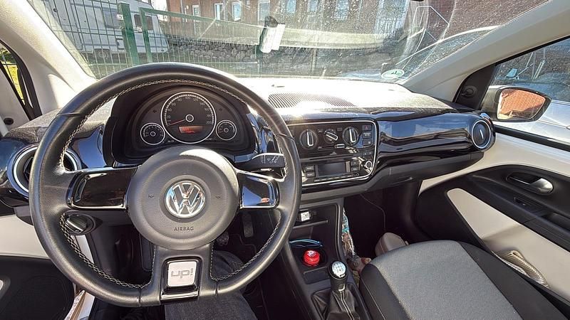 Gebraucht VW up! 75 PS (55 kW) 2013 Weiß Kleinwagen