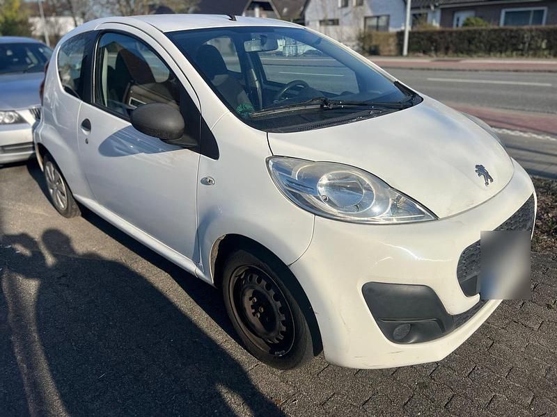 Gebraucht Peugeot 107 68 PS (50 kW) 2013 Weiß Kleinwagen
