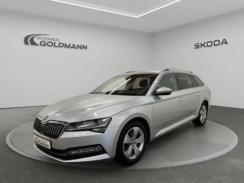 Gebraucht Skoda Superb Style 200 PS (147 kW) 2022 Brillantsilber metallic Kombi