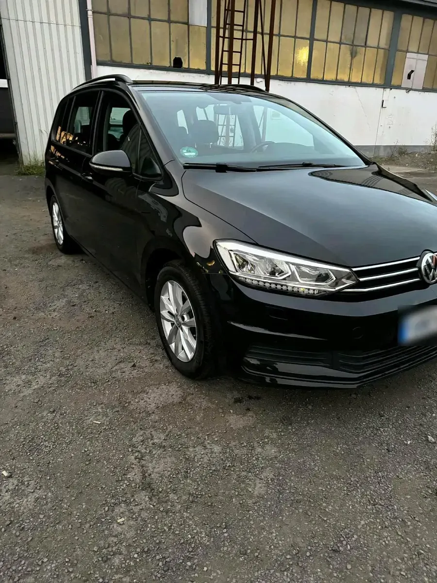 Gebraucht VW Touran 150 PS (110 kW) 2026 Schwarz Van / Kleinbus