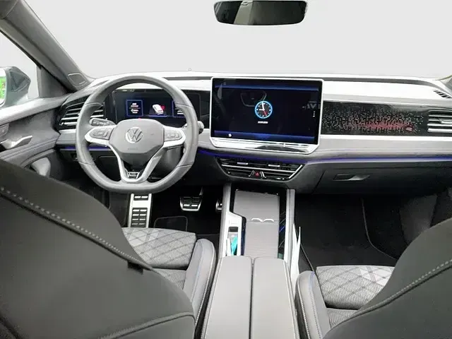 Gebraucht VW Passat R-line 177 PS (130 kW) 2024 Grau Kombi