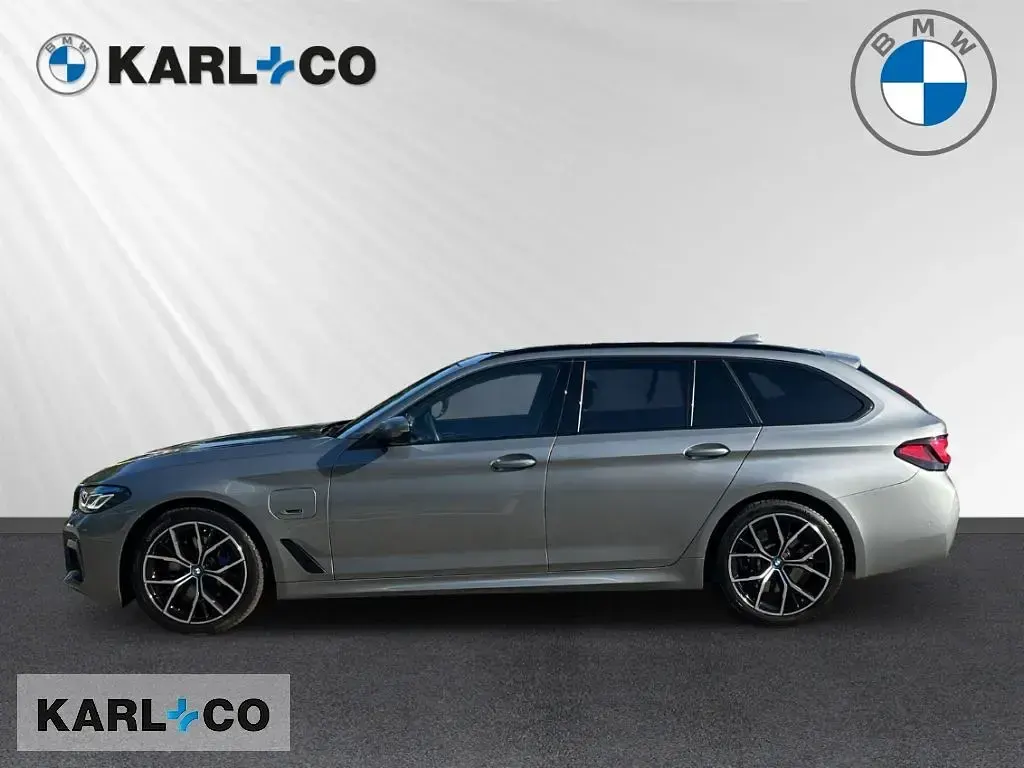 Gebraucht BMW 530e M Sport 292 PS (214 kW) 2023 Grau Kombi