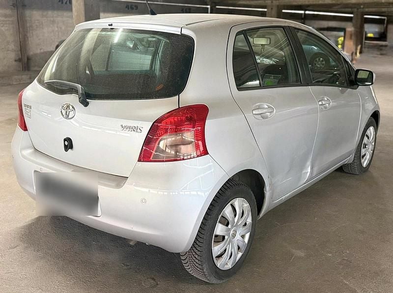 Gebraucht Toyota Yaris 87 PS (63 kW) 2007 Silber Kleinwagen