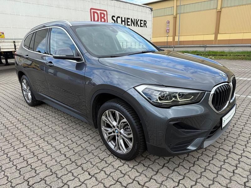 Grau Gebraucht 2022 BMW X1 Sport Line SUV | 23.700 € (Fairer Preis) - Bild 1/4