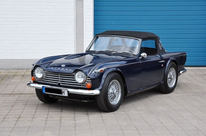 Blau Gebraucht 1967 Triumph TR4 Cabrio | 29.500 € - Bild 1/4
