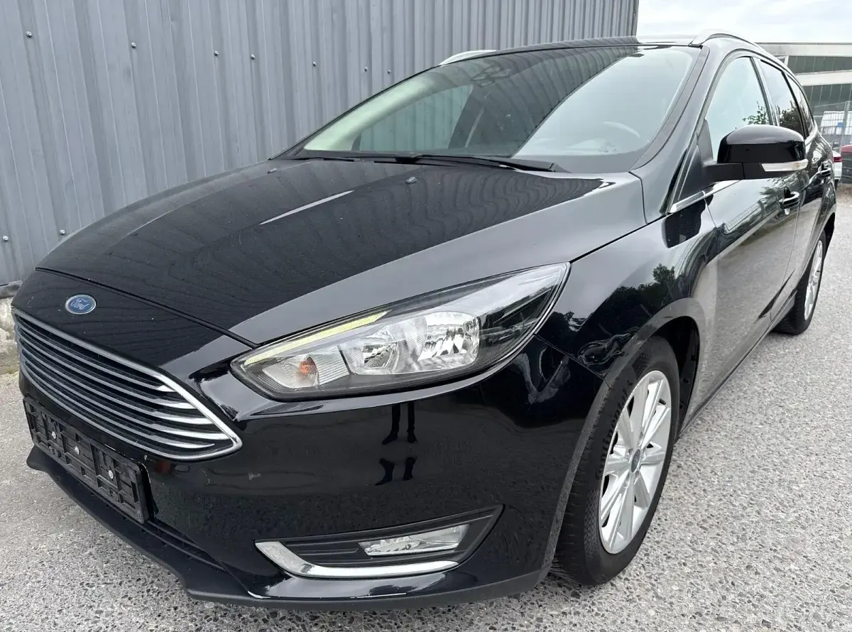 Gebraucht Ford Focus Titanium 120 PS (88 kW) 2017 Schwarz Kombi