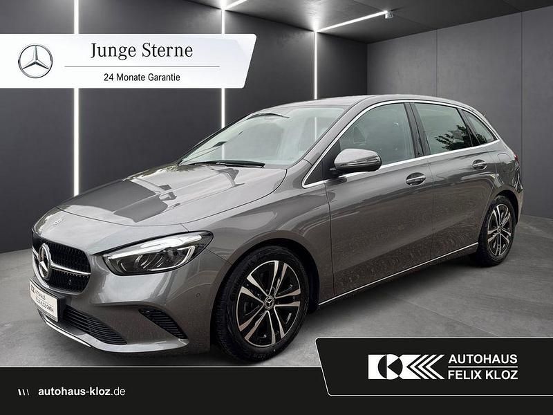 lack mountaingrau Gebraucht 2024 Mercedes B180 Progressive Van / Kleinbus | 29.900 € (Superpreis) - Bild 1/4