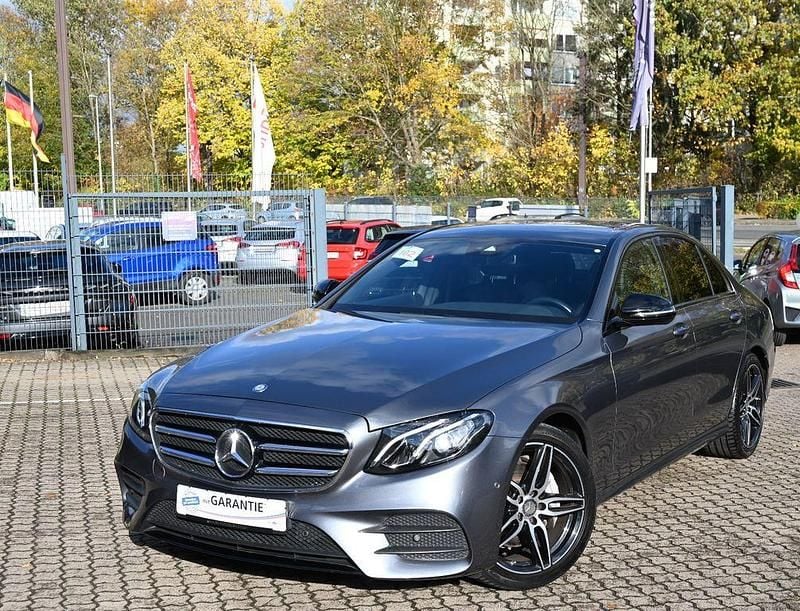 Grau Gebraucht 2016 Mercedes E200 AMG line Limousine | 23.889 € (Guter Preis) - Bild 1/4