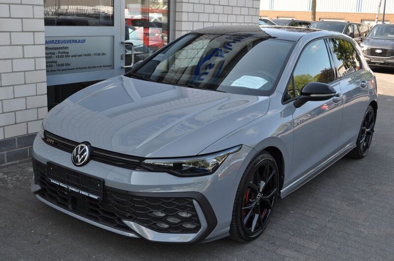 Grau Gebraucht 2024 VW Golf VIII GTI Limousine | 36.980 € (Fairer Preis) - Bild 1/4