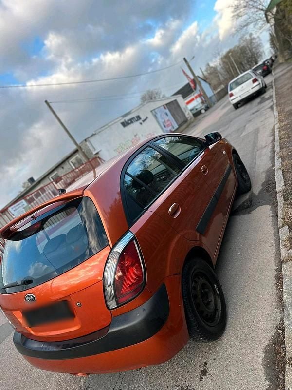 Gebraucht Kia Rio 110 PS (80 kW) 2007 Orange Kleinwagen