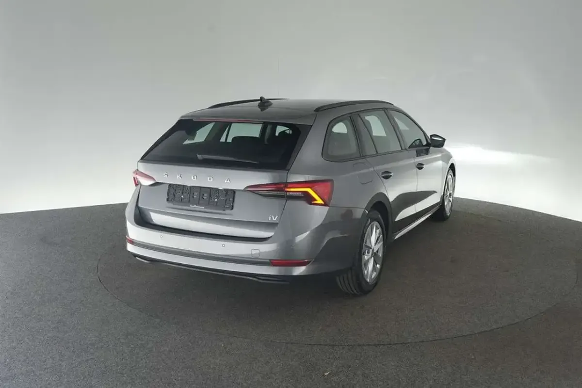Gebraucht Skoda Octavia Ambition 204 PS (150 kW) 2022 Grau Kombi