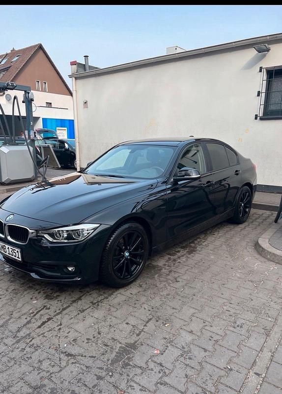 Schwarz Gebraucht 2018 BMW 318 Limousine | 18.000 € (Fairer Preis) - Bild 1/4