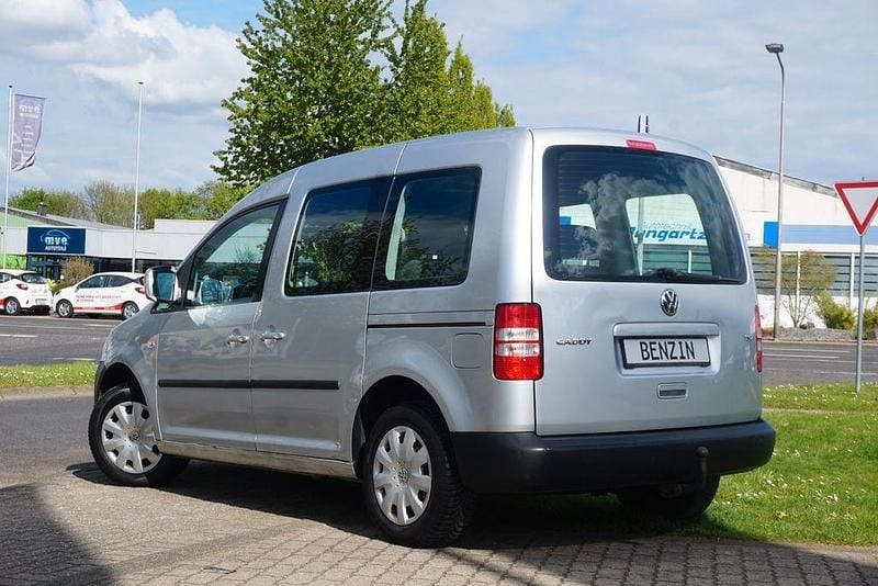 Gebraucht VW Caddy Trendline 86 PS (63 kW) 2011 Reflexsilber metallic Van / Kleinbus