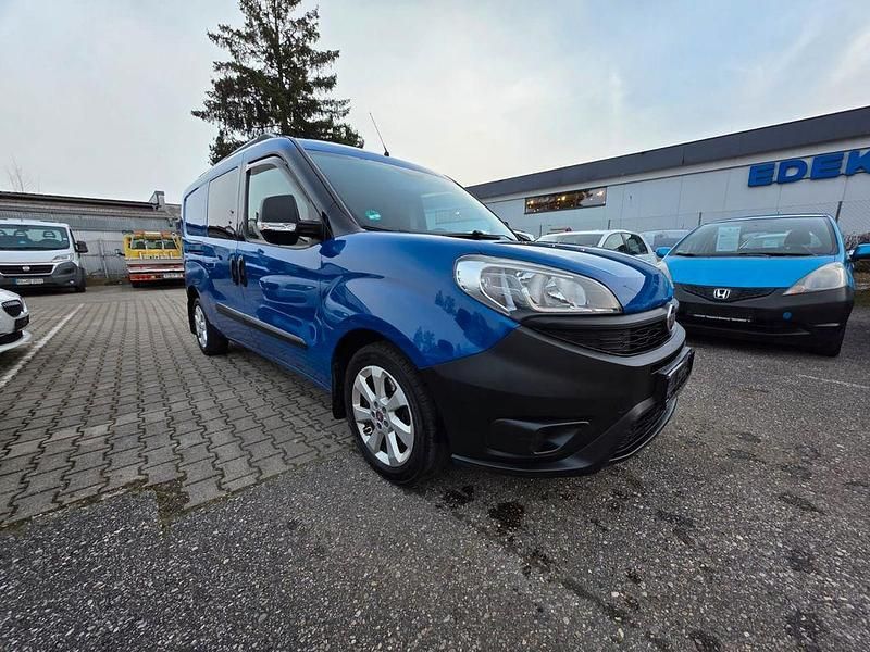 Gebraucht Fiat Doblò Basis 95 PS (69 kW) 2017 Blau Van / Kleinbus