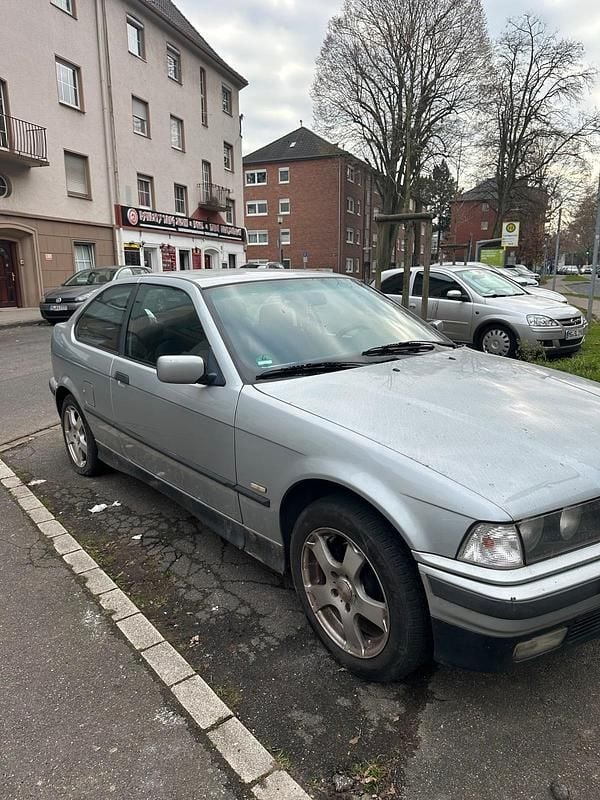 Gebraucht BMW 318 Compact 140 PS (102 kW) 1997 Silber Kleinwagen