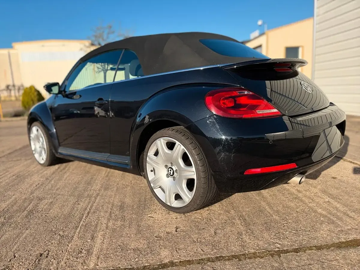 Gebraucht VW Beetle 105 PS (77 kW) 2015 Schwarz Kleinwagen