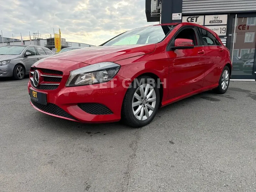 Gebraucht Mercedes A200 Style 156 PS (114 kW) 2013 Rot Kleinwagen