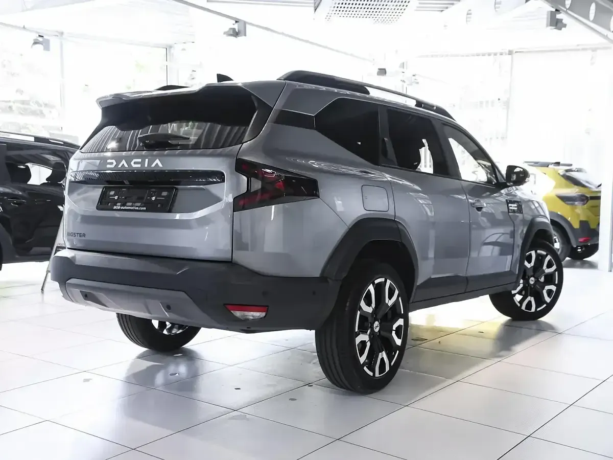 Neu Dacia Bigster Journey 140 PS (102 kW) 2026 Grau SUV