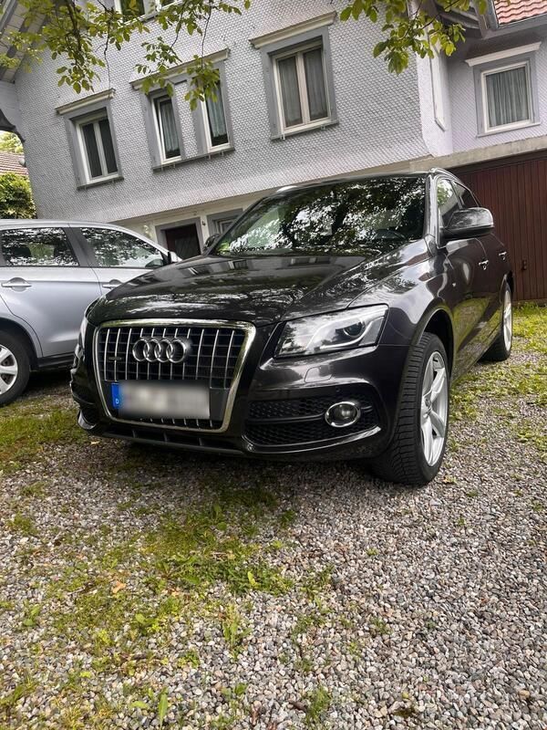 Grau Gebraucht 2010 Audi Q5 SUV | 13.550 € (Teuer) - Bild 1/4