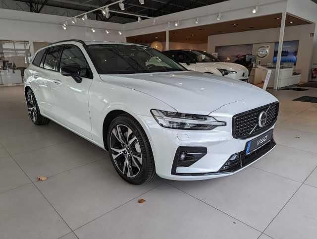 Gebraucht Volvo V60 145 PS (106 kW) 2024 Kombi