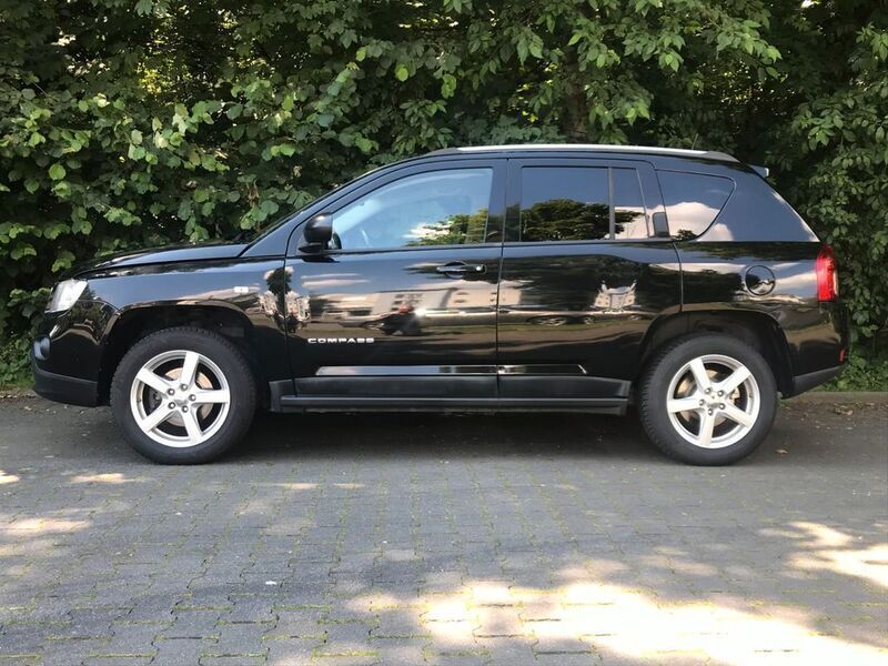 Gebraucht Jeep Compass Sport 156 PS (114 kW) 2011 Black clear coat SUV