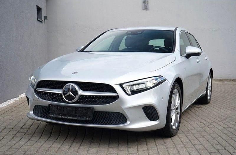 Silber Gebraucht 2018 Mercedes A200 Limousine | 17.549 € (Guter Preis) - Bild 1/4