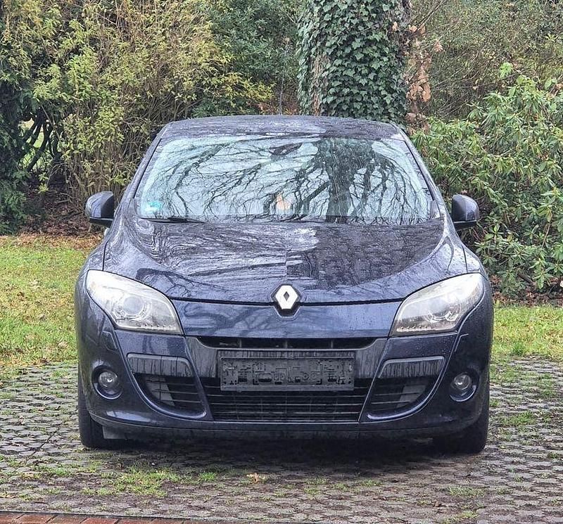 Gebraucht Renault Mégane III 131 PS (96 kW) 2009 Blau Coupé