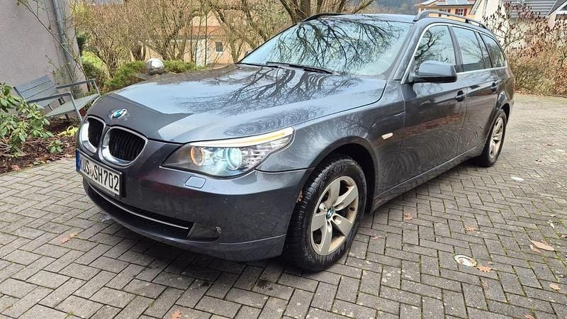 Grau Gebraucht 2009 BMW 520 Kombi | 3.300 € (Fairer Preis) - Bild 1/4