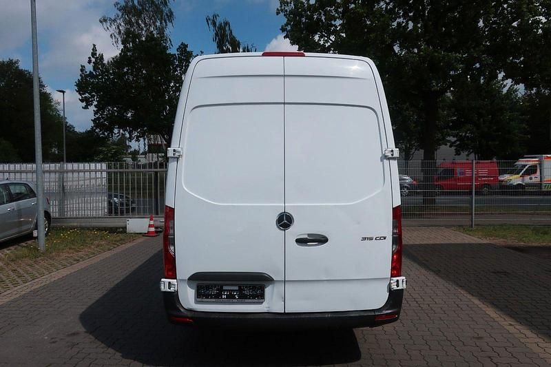 Używany Mercedes Sprinter 150 KM (110 kW) 2021 Biały Van