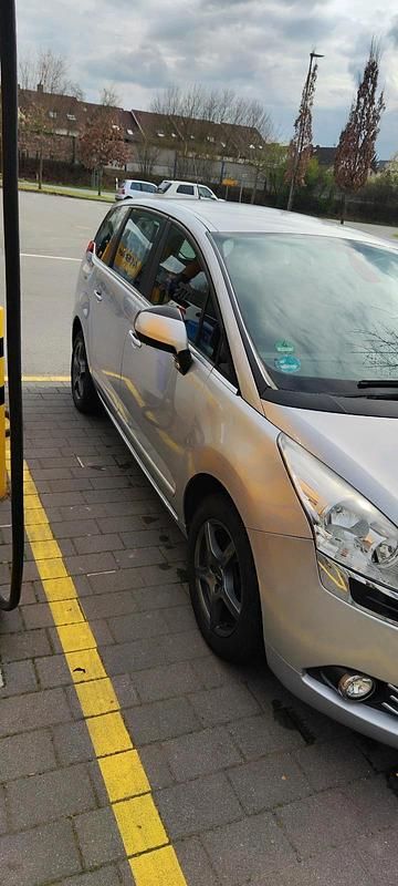 Gebraucht Peugeot 5008 Active 114 PS (83 kW) 2013 Grau Van / Kleinbus