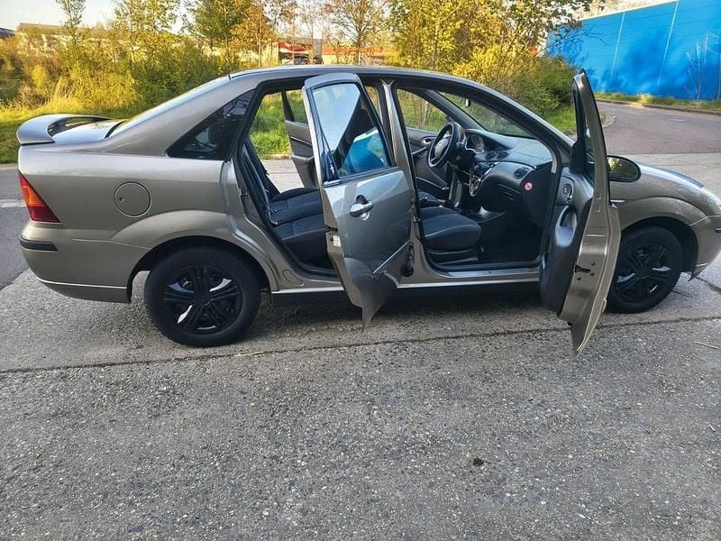 Second-hand Ford Focus Ghia 101 CP (74 kW) 2003 Gri Berlinǎ