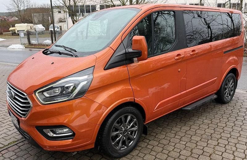 Gebraucht Ford Tourneo 170 PS (125 kW) 2018 Orange Van / Kleinbus