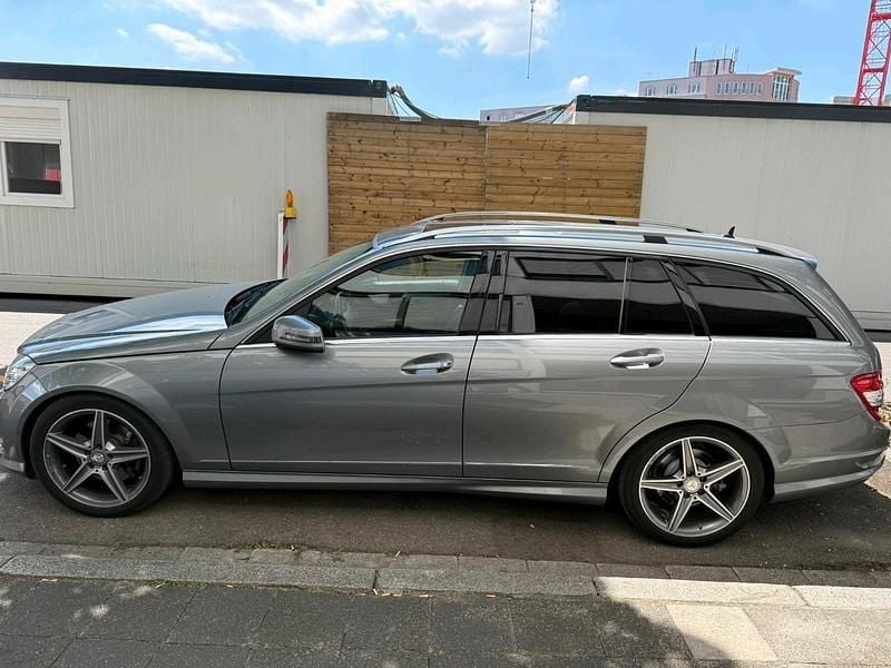 Grau Gebraucht 2010 Mercedes C350 Avantgarde Kombi | 10.300 € (Fairer Preis) - Bild 1/4