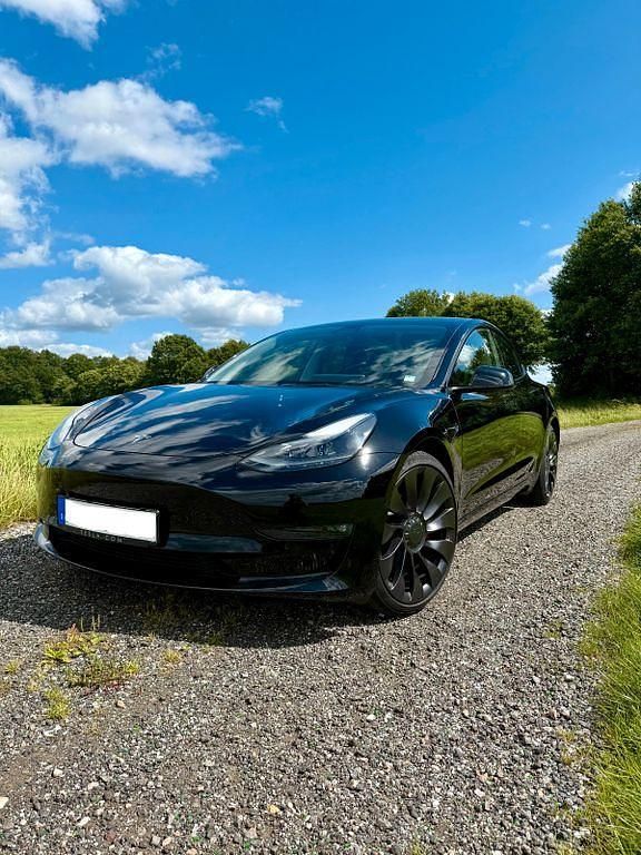 Schwarz Gebraucht 2021 Tesla Model 3 Performance Limousine | 31.000 € (Fairer Preis) - Bild 1/4