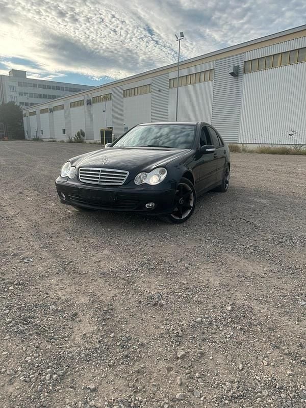 Blau Gebraucht 2005 Mercedes C180 Limousine | 1.499 € (Superpreis) - Bild 1/4