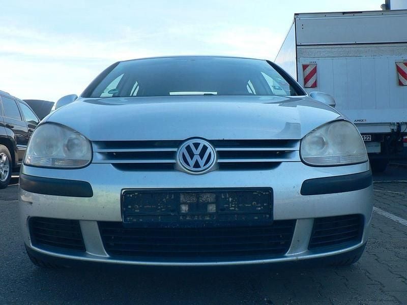Silber Gebraucht 2006 VW Golf V Trendline Limousine | 650 € (Superpreis) - Bild 1/4
