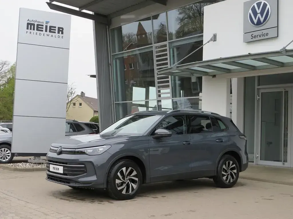 Neu VW Tiguan Life 150 PS (110 kW) 2026 Grau SUV