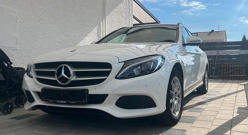 Weiß Gebraucht 2017 Mercedes C180 Kombi | 12.900 € (Guter Preis) - Bild 1/4