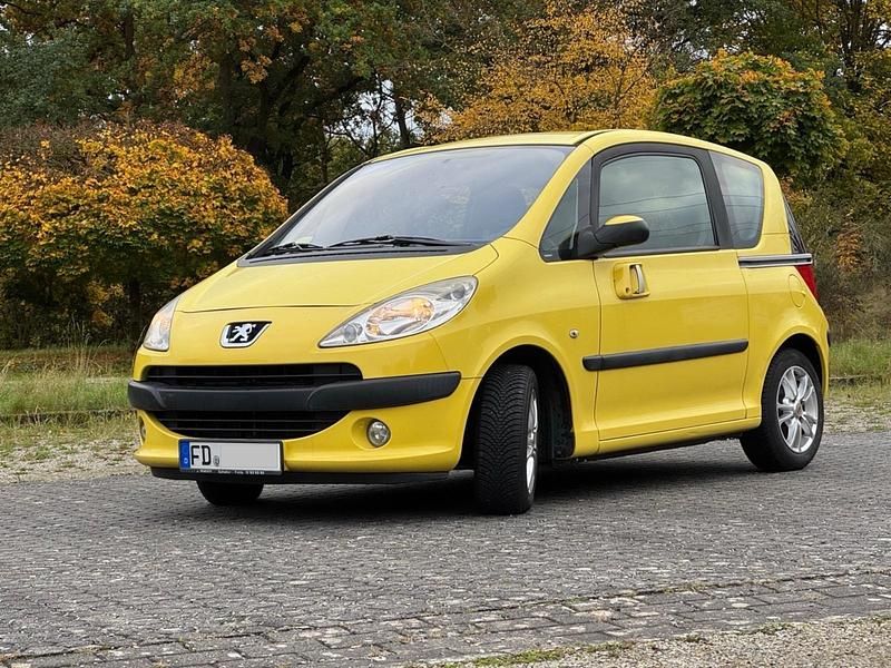 Gelb Gebraucht 2005 Peugeot 1007 Kleinwagen | 2.400 € (Etwas zu teuer) - Bild 1/4