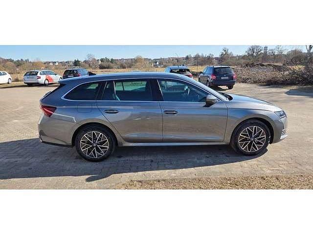 Neu Skoda Octavia Selection 150 PS (110 kW) 2025 Graphite grau metallic Kombi