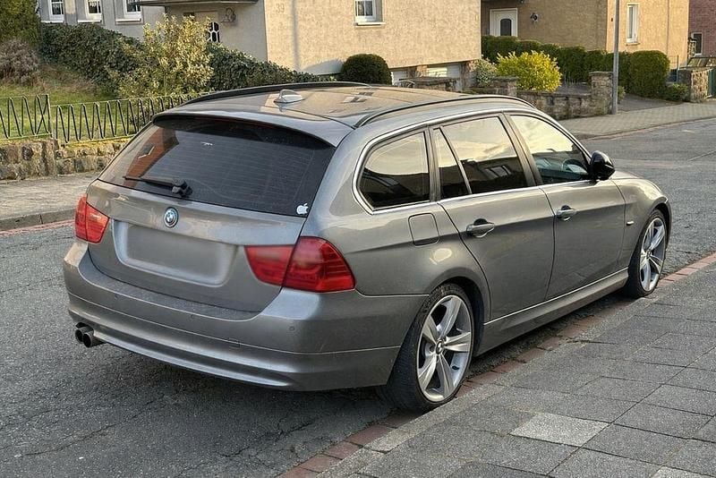 Gebraucht BMW 325 Performance 204 PS (150 kW) 2010 Grau Kombi