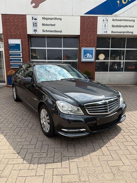 Schwarz Gebraucht 2013 Mercedes C180 Limousine | 10.999 € (Fairer Preis) - Bild 1/4