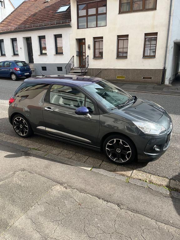 Grau Gebraucht 2013 Citroën DS3 So Chic Kleinwagen | 4.499 € (Fairer Preis) - Bild 1/4