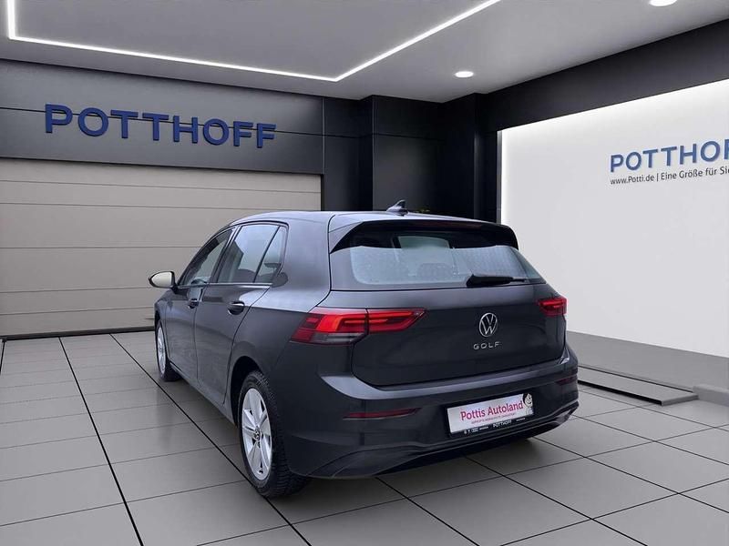 Gebraucht VW Golf VIII Life 116 PS (85 kW) 2022 Grau Limousine