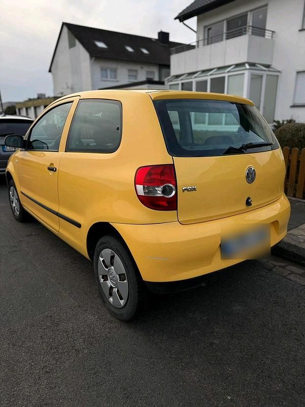 Gebraucht VW Fox 54 PS (39 kW) 2005 Gelb Kleinwagen