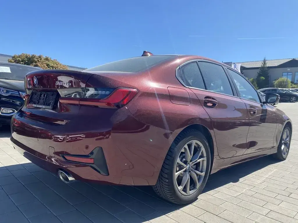 Gebraucht BMW 320e Performance 204 PS (150 kW) 2022 Rot Limousine