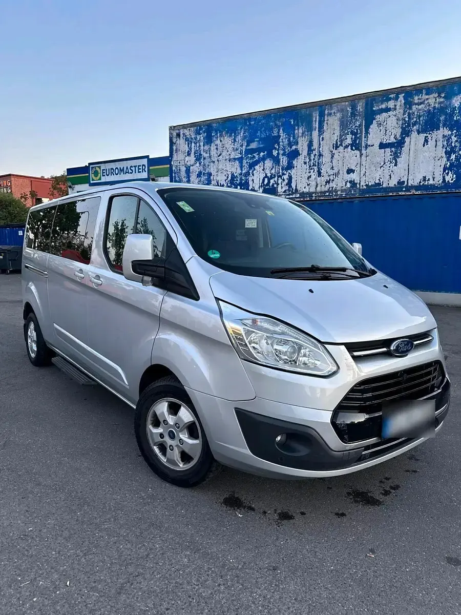 Gebraucht Ford Tourneo 170 PS (125 kW) 2017 Silber Van / Kleinbus
