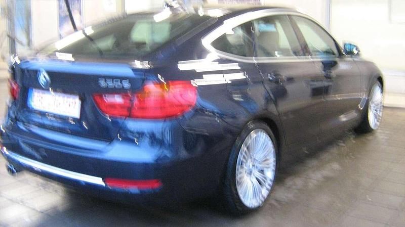 Gebraucht BMW 330 Luxury Line 258 PS (189 kW) 2015 Blau Limousine