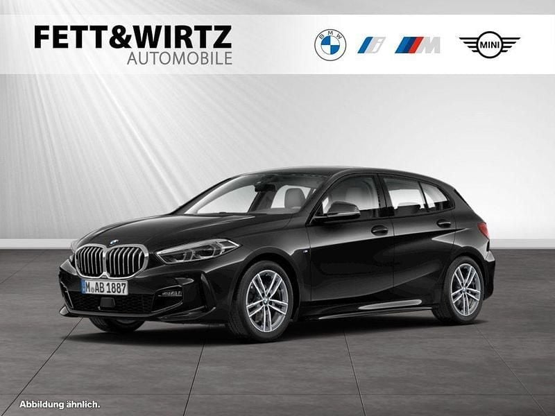 Black sapphire metallic Gebraucht 2024 BMW 118 M Sport Kleinwagen | 26.900 € (Guter Preis) - Bild 1/3