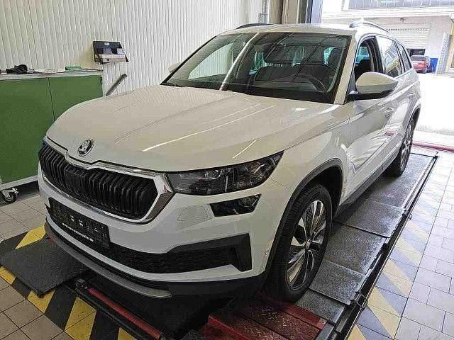Moonweiss metallic Gebraucht 2022 Skoda Kodiaq Clever SUV | 39.930 € (Fairer Preis) - Bild 1/4